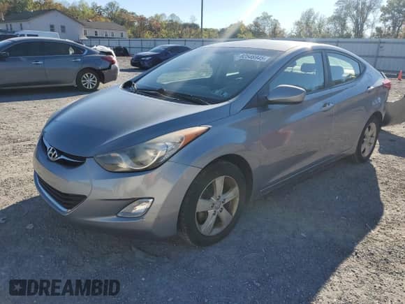 2013 Hyundai Elantra GLS z VIN KMHDH4AEXDU924743, wystawiony jako Copart lot #82546945 z przebiegiem 79 408 mil mil oraz Szkoda całkowita • Salvage title. Historia ofert i sprzedaży dostępna na DreamBid. Obrazek 1.