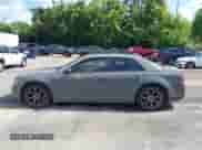 2018 Chrysler 300 S с VIN 2C3CCABG5JH143001, выставлен на аукционе IAAI как лот 42829269 с пробегом 225 925 миль миль и . История ставок и продаж доступна на DreamBid. Изображение 14.