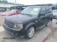 2013 Land Rover Range Rover Sport HSE Lux z VIN SALSK2D45DA770330, wystawiony jako IAAI lot #42925359 z przebiegiem 137 007 mil mil oraz . Historia ofert i sprzedaży dostępna na DreamBid. Obrazek 2.