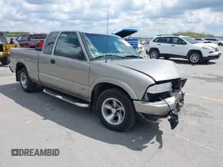 2003 Chevrolet S-10 LS с VIN 1GCCS19X638286374, выставлен на аукционе IAAI как лот 42358497 с пробегом 55 943 миль миль и . История ставок и продаж доступна на DreamBid. Изображение 1.