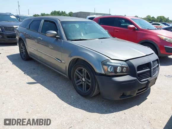 2005 Dodge Magnum RT with VIN 2D4GV58275H546898, listed as a IAAI auction lot 43174413 with 174,771 mi miles and . Bid and sale history available at DreamBid. Image 1.