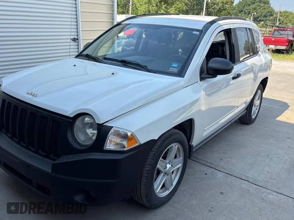 2007 Jeep Compass Sport with VIN 1J8FT47W27D370008, listed as a Copart auction lot 68281255 with 109,027 mi miles and Clean title. Bid and sale history available at DreamBid. Image 2.