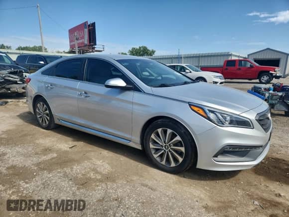 2015 Hyundai Sonata Sport z VIN 5NPE34AF1FH047735, wystawiony jako Copart lot #62078995 z przebiegiem 115 953 mil mil oraz Szkoda całkowita • Salvage title. Historia ofert i sprzedaży dostępna na DreamBid. Obrazek 4.