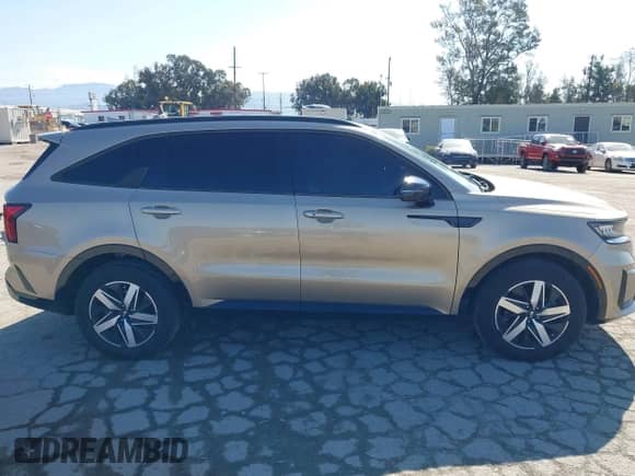 2021 Kia Sorento EX with VIN 5XYRH4LF2MG011475, listed as a IAAI auction lot 41990875 with 45,843 mi miles and . Bid and sale history available at DreamBid. Image 13.