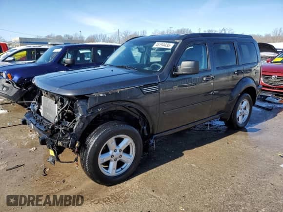 2011 Dodge Nitro SXT z VIN 1D4PU5GK0BW546372, wystawiony jako Copart lot #45194435 z przebiegiem 132 964 mil mil oraz Szkoda całkowita • Salvage title. Historia ofert i sprzedaży dostępna na DreamBid. Obrazek 1.