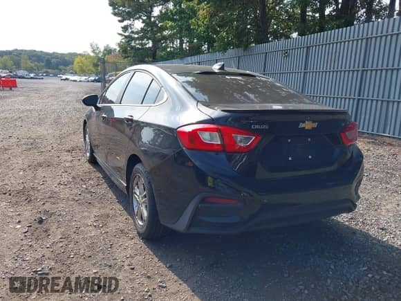 2018 Chevrolet Cruze LT с VIN 1G1BE5SM7J7136702, выставлен на аукционе IAAI как лот 43300058 с пробегом 109 229 миль миль и . История ставок и продаж доступна на DreamBid. Изображение 3.