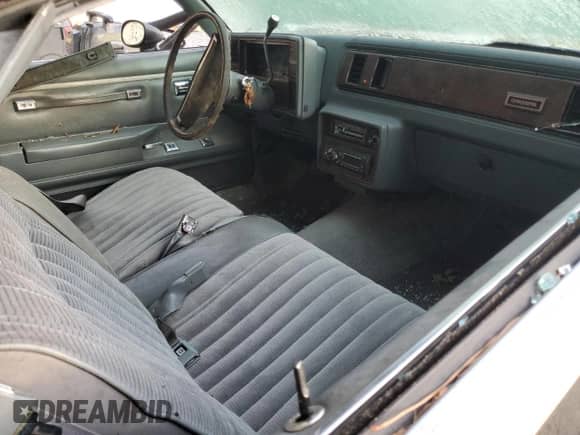 1985 Chevrolet El Camino z VIN 3GCCW80H2FS917457, wystawiony jako Copart lot #76519754 z przebiegiem 53 850 mil mil oraz Szkoda całkowita • Salvage title. Historia ofert i sprzedaży dostępna na DreamBid. Obrazek 8.
