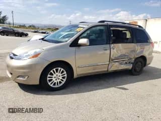 2010 Toyota Sienna XLE с VIN 5TDYK4CC9AS290084, выставлен на аукционе Copart как лот 71271375 с пробегом 95 684 миль миль и Списание • Salvage title. История ставок и продаж доступна на DreamBid. Изображение 1.