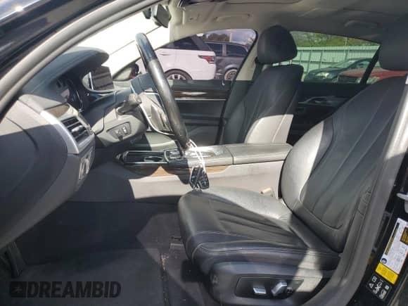 2019 BMW 7 Series 740i xDrive with VIN WBA7E4C58KGV28584, listed as a Copart auction lot 87237515 with 196,536 mi miles and Clean title. Bid and sale history available at DreamBid. Image 7.