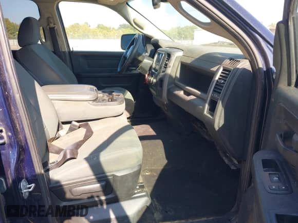 2018 Ram 1500 Tradesman z VIN 1C6RR6FG3JS324612, wystawiony jako IAAI lot #43248057 z przebiegiem 167 332 mil mil oraz . Historia ofert i sprzedaży dostępna na DreamBid. Obrazek 5.