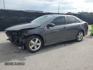 2014 Toyota Camry SE с VIN 4T1BF1FK7EU301981, выставлен на аукционе Copart как лот 70094195 с пробегом 203 911 миль миль и Списание • Salvage title. История ставок и продаж доступна на DreamBid. Изображение 1.