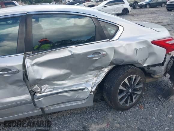 2016 Nissan Altima S z VIN 1N4AL3AP0GC154005, wystawiony jako IAAI lot #42982122 z przebiegiem 151 611 mil mil oraz . Historia ofert i sprzedaży dostępna na DreamBid. Obrazek 6.