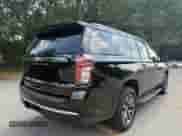 2022 Chevrolet Suburban LT z VIN 1GNSKCKD9NR323851, wystawiony jako Copart lot #65272845 z przebiegiem 255 643 mil mil oraz Czysty tytuł • Clean title. Historia ofert i sprzedaży dostępna na DreamBid. Obrazek 4.