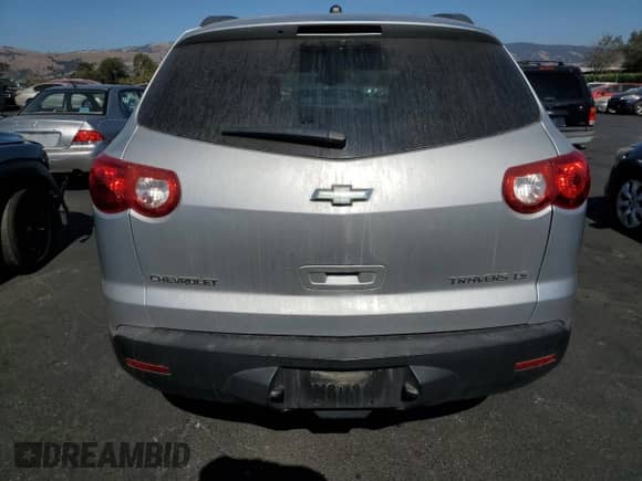 2011 Chevrolet Traverse LS z VIN 1GNKRFED8BJ374387, wystawiony jako Copart lot #71461725 z przebiegiem 187 468 mil mil oraz Szkoda całkowita • Salvage title. Historia ofert i sprzedaży dostępna na DreamBid. Obrazek 6.