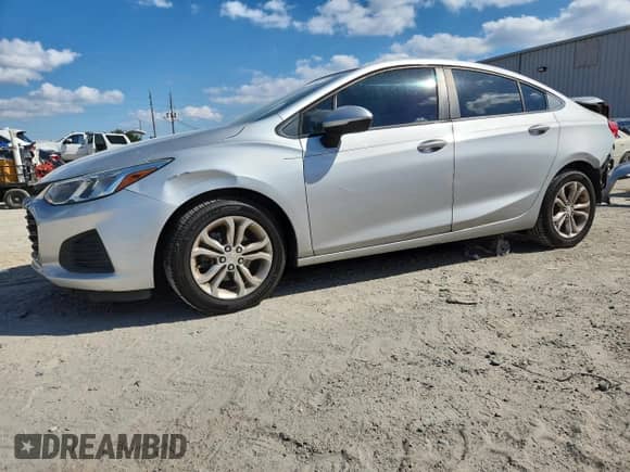 2019 Chevrolet Cruze LS с VIN 1G1BC5SM7K7148033, выставлен на аукционе Copart как лот 87249815 с пробегом 149 940 миль миль и На запчасти • Non repairable. История ставок и продаж доступна на DreamBid. Изображение 1.