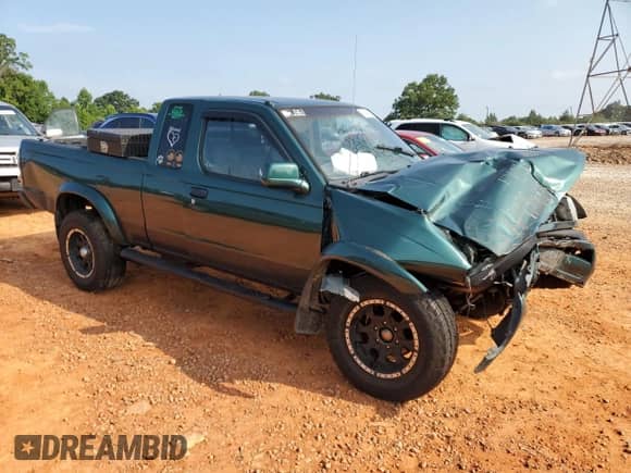 2000 Nissan Frontier XE with VIN 1N6ED26TXYC332543, listed as a Copart auction lot 64014015 with 186,261 mi miles and Salvage title. Bid and sale history available at DreamBid. Image 4.