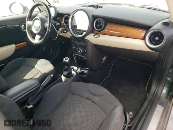 2012 MINI Hardtop с VIN WMWSU3C5XCT184918, выставлен на аукционе Copart как лот 59039755 с пробегом 126 185 миль миль и Списание • Salvage title. История ставок и продаж доступна на DreamBid. Изображение 8.