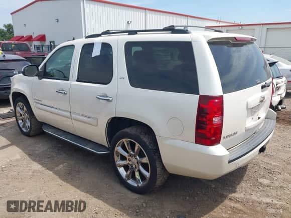 2008 Chevrolet Tahoe LTZ z VIN 1GNFC13J98R177933, wystawiony jako IAAI lot #42241762 z przebiegiem 135 187 mil mil oraz . Historia ofert i sprzedaży dostępna na DreamBid. Obrazek 3.