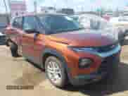 2021 Chevrolet TrailBlazer LS z VIN KL79MMS24MB056645, wystawiony jako IAAI lot #43045349 z przebiegiem 67 164 mil mil oraz . Historia ofert i sprzedaży dostępna na DreamBid. Obrazek 1.