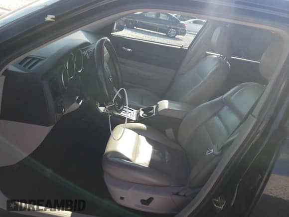 2005 Dodge Magnum SE z VIN 2D4FV48V15H128479, wystawiony jako Copart lot #82242724 z przebiegiem 261 270 mil mil oraz Szkoda całkowita • Salvage title. Historia ofert i sprzedaży dostępna na DreamBid. Obrazek 7.