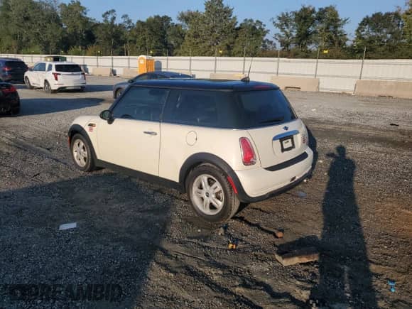 2006 MINI Hardtop with VIN WMWRC33536TK66138, listed as a Copart auction lot 81620335 with 128,877 mi miles and Salvage title. Bid and sale history available at DreamBid. Image 2.