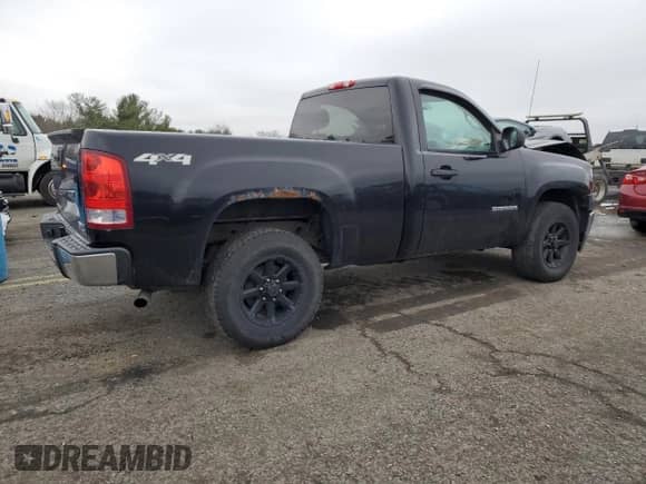 2011 GMC Sierra 1500 Work Truck z VIN 1GTN2TEX1BZ420310, wystawiony jako Copart lot #86095734 z przebiegiem 83 126 mil mil oraz Szkoda całkowita • Salvage title. Historia ofert i sprzedaży dostępna na DreamBid. Obrazek 3.