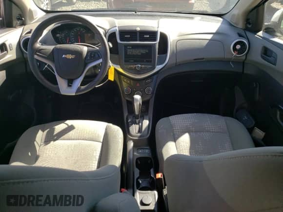 2019 Chevrolet Sonic LS с VIN 1G1JB5SB0K4148048, выставлен на аукционе Copart как лот 74121674 с пробегом 37 105 миль миль и Списание • Salvage title. История ставок и продаж доступна на DreamBid. Изображение 8.