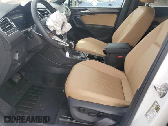 2024 Volkswagen Tiguan SE z VIN 3VV2B7AX1RM152968, wystawiony jako Copart lot #80915055 z przebiegiem 6 566 mil mil oraz Szkoda całkowita • Salvage title. Historia ofert i sprzedaży dostępna na DreamBid. Obrazek 7.