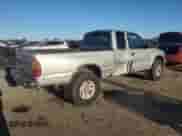 2000 Toyota Tacoma PreRunner z VIN 4TASM92N3YZ650373, wystawiony jako Copart lot #86861595 z przebiegiem 139 980 mil mil oraz Szkoda całkowita • Salvage title. Historia ofert i sprzedaży dostępna na DreamBid. Obrazek 3.