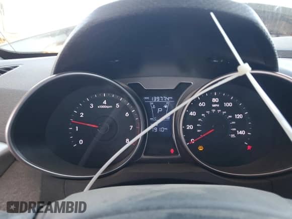 2013 Hyundai Veloster w/Black Int z VIN KMHTC6AD5DU147868, wystawiony jako Copart lot #81929665 z przebiegiem 139 774 mil mil oraz Czysty tytuł • Clean title. Historia ofert i sprzedaży dostępna na DreamBid. Obrazek 9.