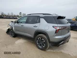 2025 Chevrolet Equinox FWD ACTIV z VIN 3GNAXKEG6SL144022, wystawiony jako Copart lot #46074645 z przebiegiem 4 252 mil mil oraz Szkoda całkowita • Salvage title. Historia ofert i sprzedaży dostępna na DreamBid. Obrazek 2.