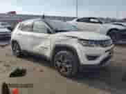 2018 Jeep Compass Limited z VIN 3C4NJDCB3JT115137, wystawiony jako Copart lot #68334465 z przebiegiem 70 768 mil mil oraz Szkoda całkowita • Salvage title. Historia ofert i sprzedaży dostępna na DreamBid. Obrazek 4.