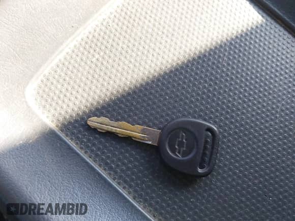 2002 GMC Sierra 1500 SLE с VIN 2GTEC19T721257163, выставлен на аукционе IAAI как лот 42049468 с пробегом 274 249 миль миль и . История ставок и продаж доступна на DreamBid. Изображение 11.