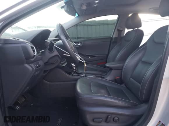 2017 Hyundai Ioniq Limited с VIN KMHC85LC6HU047736, выставлен на аукционе Copart как лот 39272104 с пробегом 63 814 миль миль и . История ставок и продаж доступна на DreamBid. Изображение 7.