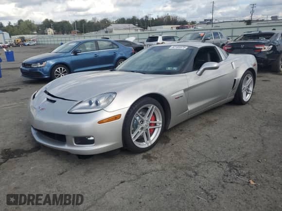 2007 Chevrolet Corvette Z06 с VIN 1G1YY26E975113252, выставлен на аукционе Copart как лот 82185975 с пробегом 36 774 миль миль и Списание • Salvage title. История ставок и продаж доступна на DreamBid. Изображение 1.