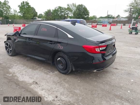 2019 Honda Accord Sport z VIN 1HGCV2F32KA004612, wystawiony jako IAAI lot #42400331 z przebiegiem 33 942 mil mil oraz . Historia ofert i sprzedaży dostępna na DreamBid. Obrazek 3.