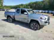 2019 Toyota Tacoma SR5 z VIN 5TFSZ5AN7KX184658, wystawiony jako Copart lot #71963065 z przebiegiem 32 476 mil mil oraz Szkoda całkowita • Salvage title. Historia ofert i sprzedaży dostępna na DreamBid. Obrazek 4.