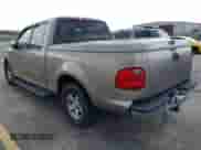 2002 Ford F-150 XLT z VIN 1FTRW07692KB82689, wystawiony jako IAAI lot #42833010 z przebiegiem 245 553 mil mil oraz . Historia ofert i sprzedaży dostępna na DreamBid. Obrazek 3.