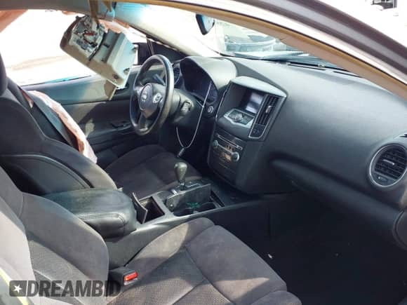 2014 Nissan Maxima SV z VIN 1N4AA5AP9EC446668, wystawiony jako IAAI lot #42846517 z przebiegiem 278 952 mil mil oraz . Historia ofert i sprzedaży dostępna na DreamBid. Obrazek 5.