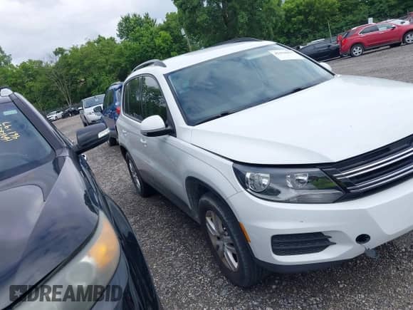 2017 Volkswagen Tiguan S с VIN WVGAV7AXXHW508104, выставлен на аукционе IAAI как лот 42434407 с пробегом 101 058 миль миль и . История ставок и продаж доступна на DreamBid. Изображение 13.