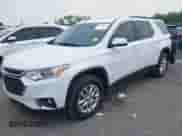 2021 Chevrolet Traverse LT z VIN 1GNERHKW4MJ233642, wystawiony jako IAAI lot #43240454 z przebiegiem 55 052 mil mil oraz . Historia ofert i sprzedaży dostępna na DreamBid. Obrazek 2.