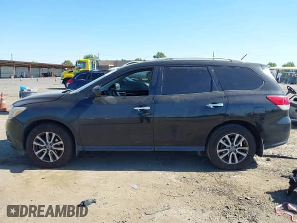 2016 Nissan Pathfinder S z VIN 5N1AR2MN9GC622533, wystawiony jako IAAI lot #42235750 z przebiegiem 170 476 mil mil oraz . Historia ofert i sprzedaży dostępna na DreamBid. Obrazek 15.