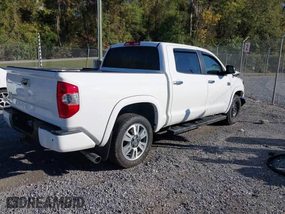2019 Toyota Tundra SR5 с VIN 5TFAY5F10KX794700, выставлен на аукционе IAAI как лот 43403599 с пробегом 95 983 миль миль и . История ставок и продаж доступна на DreamBid. Изображение 4.