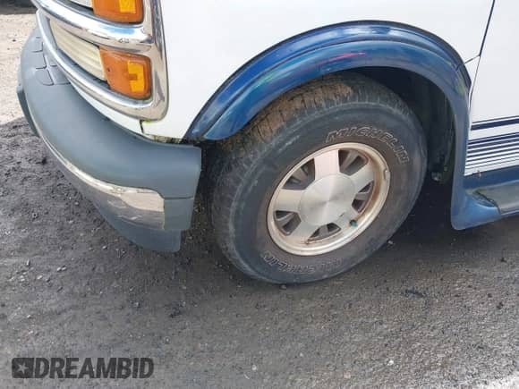 1999 Chevrolet Express z VIN 1GBFG15R1X1063362, wystawiony jako IAAI lot #42312348 z przebiegiem 136 127 mil mil oraz . Historia ofert i sprzedaży dostępna na DreamBid. Obrazek 6.