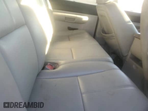 2010 Chevrolet Silverado 1500 LT with VIN 3GCRKSE38AG273099, listed as a Copart auction lot 82939803 with 220,293 mi miles and Salvage title. Bid and sale history available at DreamBid. Image 10.