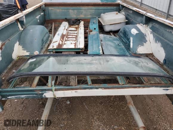 1965 Chevrolet Silverado 1500 z VIN C1545Z160595, wystawiony jako Copart lot #83246974 z przebiegiem 53 141 mil mil oraz Czysty tytuł • Clean title. Historia ofert i sprzedaży dostępna na DreamBid. Obrazek 12.