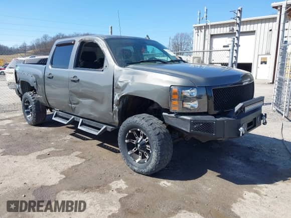 2011 Chevrolet Silverado 1500 LS z VIN 3GCPKREA9BG182360, wystawiony jako IAAI lot #41782080 z przebiegiem 214 465 mil mil oraz . Historia ofert i sprzedaży dostępna na DreamBid. Obrazek 1.