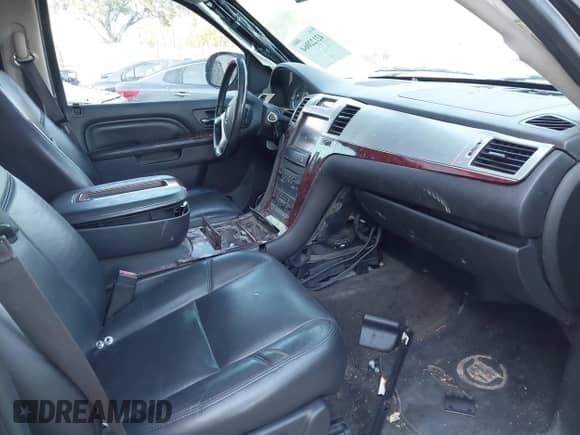 2013 Cadillac Escalade Luxury с VIN 1GYS3BEF0DR200347, выставлен на аукционе IAAI как лот 43046886 с пробегом Не указан миль и . История ставок и продаж доступна на DreamBid. Изображение 5.