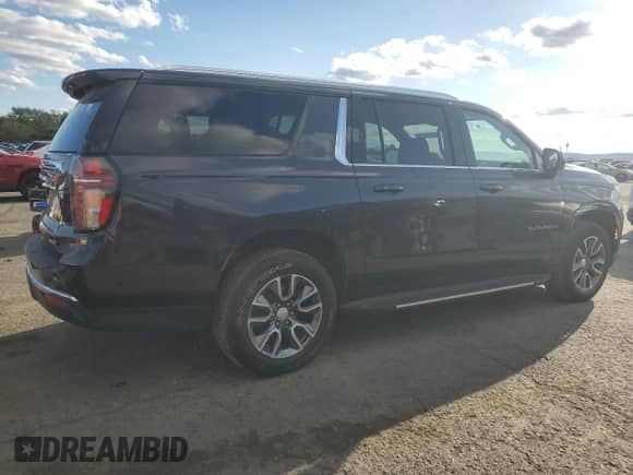 2022 Chevrolet Suburban LS z VIN 1GNSKBKD2NR358256, wystawiony jako Copart lot #85908235 z przebiegiem 96 388 mil mil oraz Czysty tytuł • Clean title. Historia ofert i sprzedaży dostępna na DreamBid. Obrazek 3.
