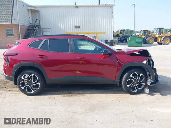 2025 Chevrolet Trax 2RS с VIN KL77LJEP7SC002490, выставлен на аукционе IAAI как лот 42813034 с пробегом 14 149 миль миль и . История ставок и продаж доступна на DreamBid. Изображение 14.